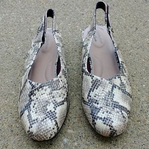 Women's Clarks size 9 snakeskin